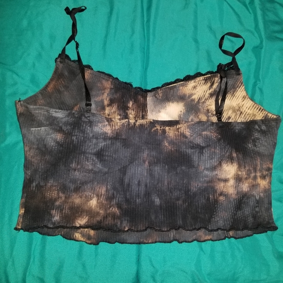 Cropped black & tan tie-dye cami from ROMWE - Picture 3 of 3